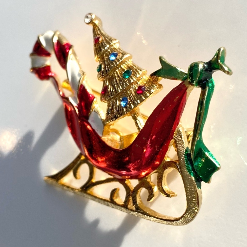 Elegant Gold and Red Sleigh Brooch with Christmas Tree - Picture 7 of 7